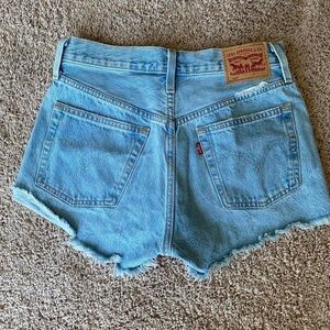 Levi’s 501 high rise shorts sz 26